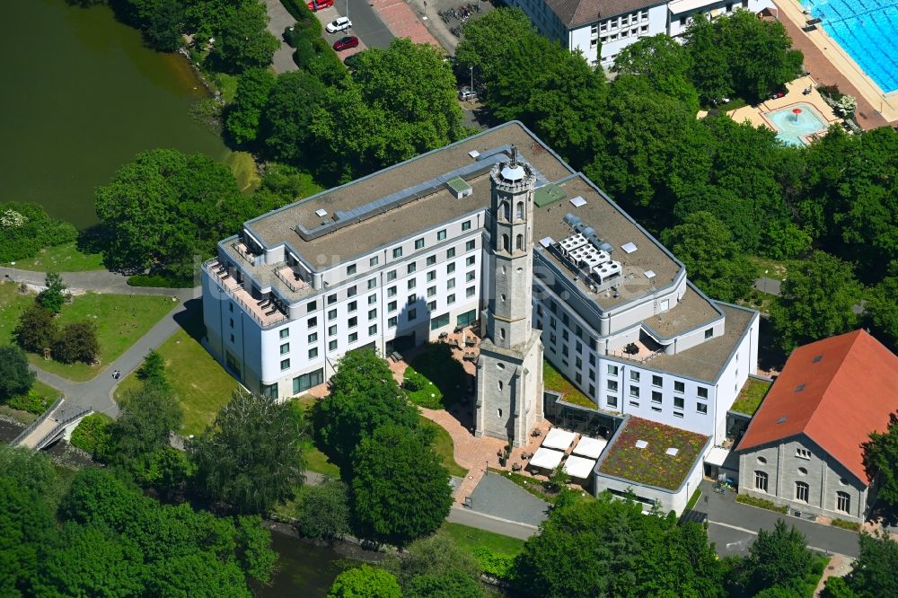 Luftaufnahme Braunschweig - Gebäudekomplex der Hotelanlage Steigenberger Parkhotel in Braunschweig im Bundesland Niedersachsen, Deutschland