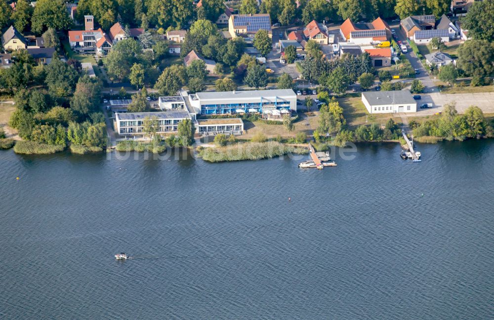 Luftaufnahme Senftenberg - Gebäudekomplex der Hotelanlage Strandhotel Senftenberger See in Senftenberg im Bundesland Brandenburg, Deutschland