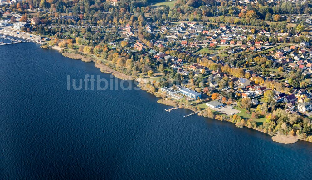 Senftenberg aus der Vogelperspektive: Gebäudekomplex der Hotelanlage Strandhotel Senftenberger See in Senftenberg im Bundesland Brandenburg, Deutschland