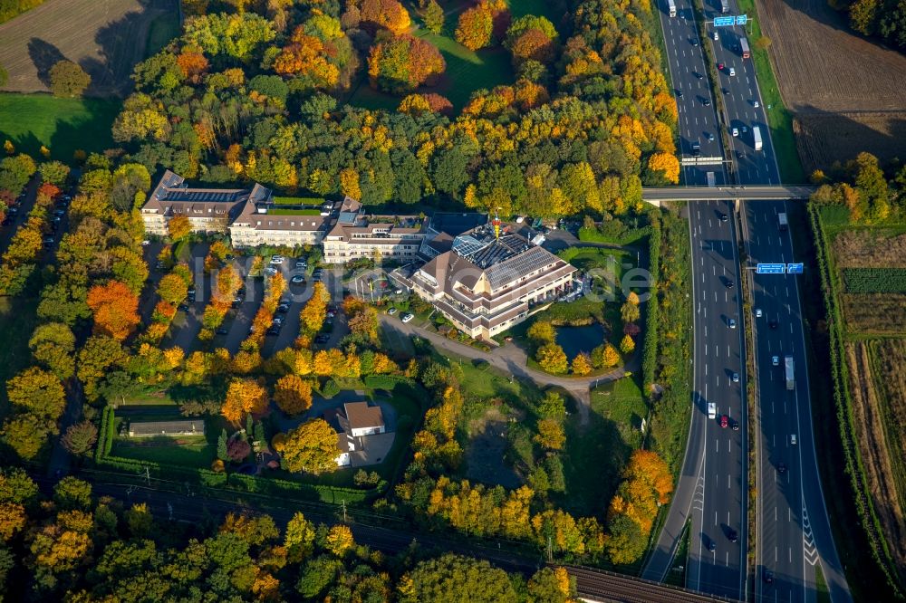 Luftaufnahme Gladbeck - Gebäudekomplex der Hotelanlage Van der Valk Hotel an der Bundesautobahn A2 in Gladbeck- Ellinghorst im Bundesland Nordrhein-Westfalen