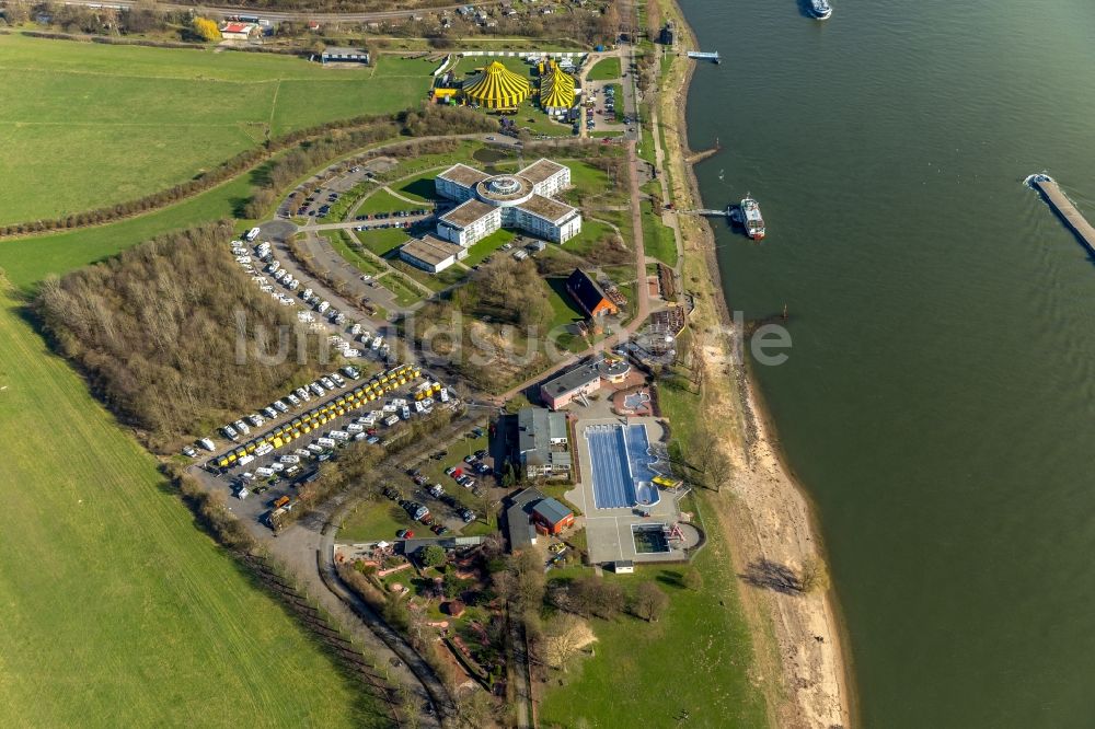 Wesel aus der Vogelperspektive: Gebäudekomplex der Hotelanlage WELCOME HOTEL WESEL an der Rheinpromenade in Wesel im Bundesland Nordrhein-Westfalen, Deutschland