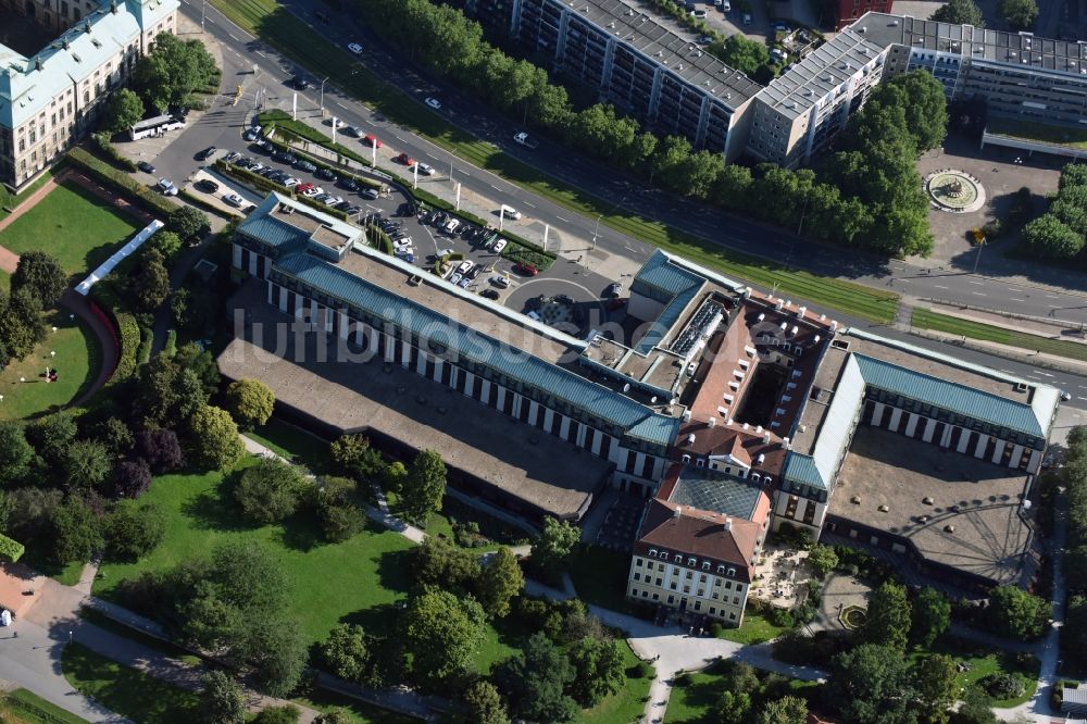 Dresden von oben - Gebäudekomplex der Hotelanlage The Westin Bellevue, Dresden in Dresden im Bundesland Sachsen