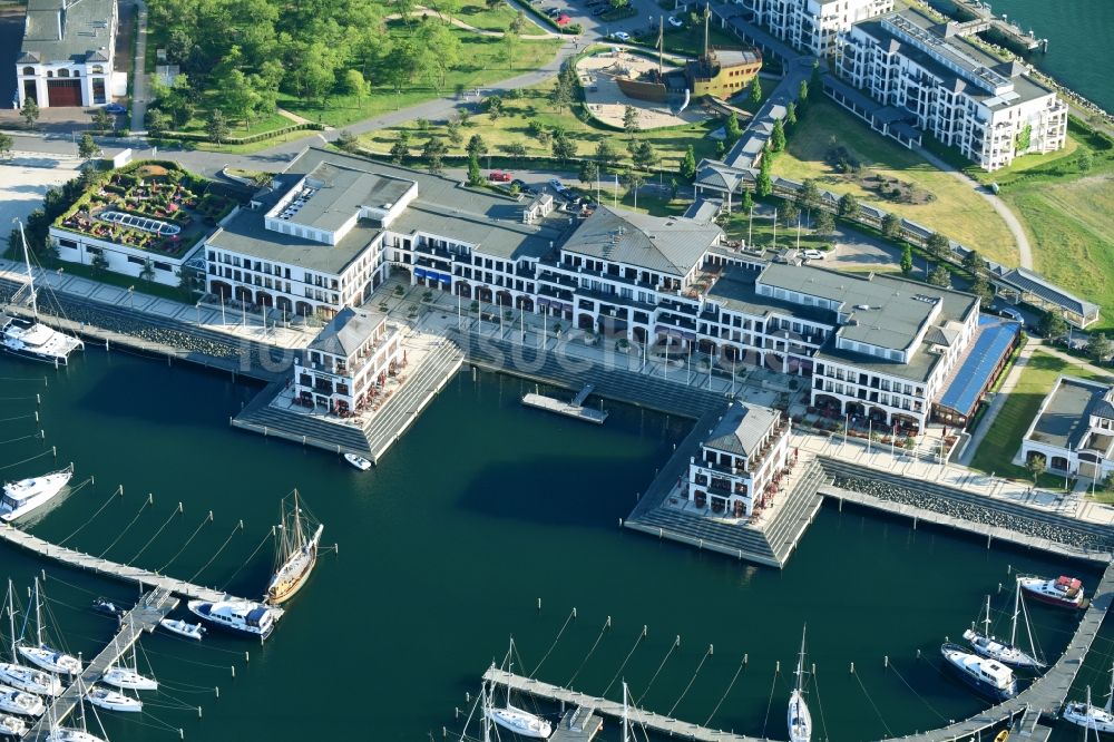 Warnemünde von oben - Gebäudekomplex der Hotelanlage Yachthafenresidenz Hohe Düne in Warnemünde im Bundesland Mecklenburg-Vorpommern, Deutschland