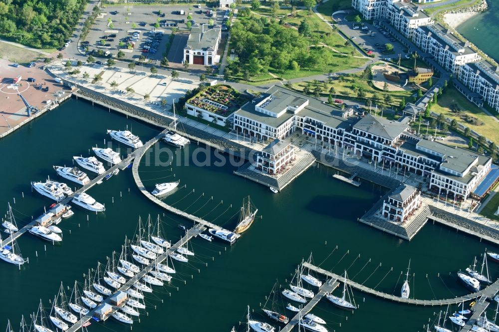 Warnemünde aus der Vogelperspektive: Gebäudekomplex der Hotelanlage Yachthafenresidenz Hohe Düne in Warnemünde im Bundesland Mecklenburg-Vorpommern, Deutschland