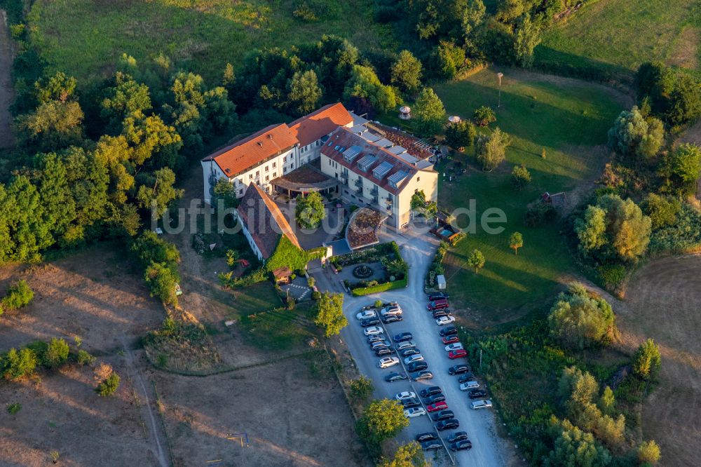 Luftaufnahme Zeiskam - Gebäudekomplex der Hotelanlage Zeiskamer Mühle in Zeiskam im Bundesland Rheinland-Pfalz, Deutschland