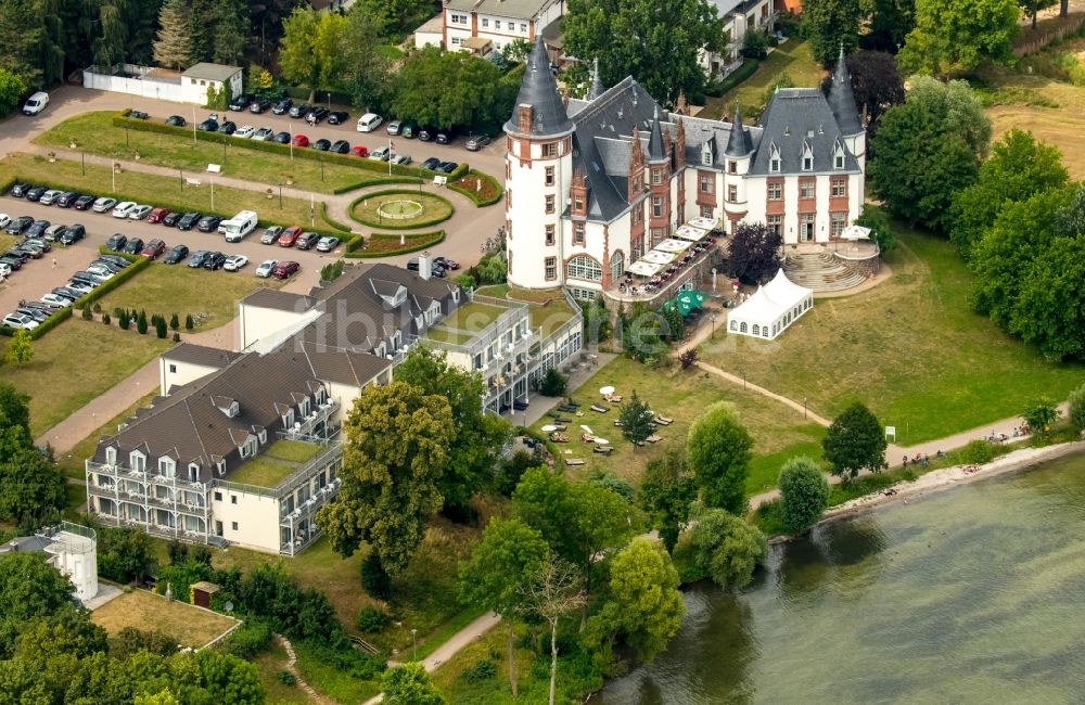 Luftbild Klink - Gebäudekomplex der Hotelanlagedes Schlosshotels Klink in Klink im Bundesland Mecklenburg-Vorpommern