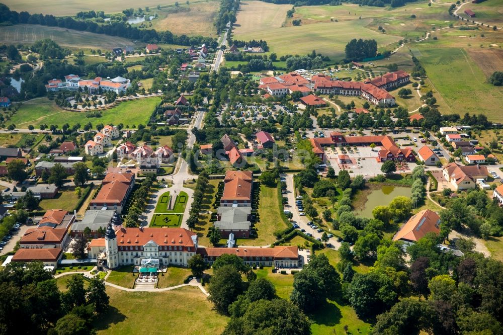 Luftbild Göhren-Lebbin - Gebäudekomplex der HotelanlageSchlosshotel Fleesensee in Göhren-Lebbin im Bundesland Mecklenburg-Vorpommern