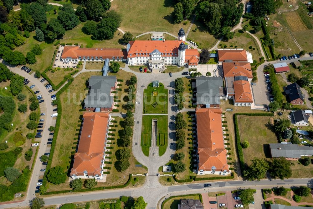 Luftbild Göhren-Lebbin - Gebäudekomplex der HotelanlageSchlosshotel Fleesensee in Göhren-Lebbin im Bundesland Mecklenburg-Vorpommern