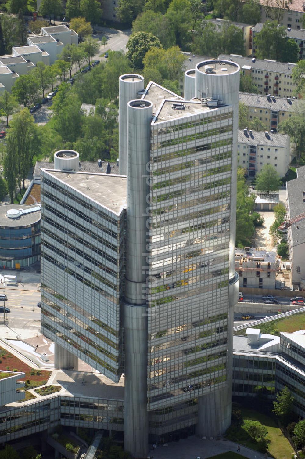 Luftbild MÜNCHEN - Gebäudekomplex der HypoVereinsbank HVB (gehört zu UniCredit) an der Arabellastrasse in München