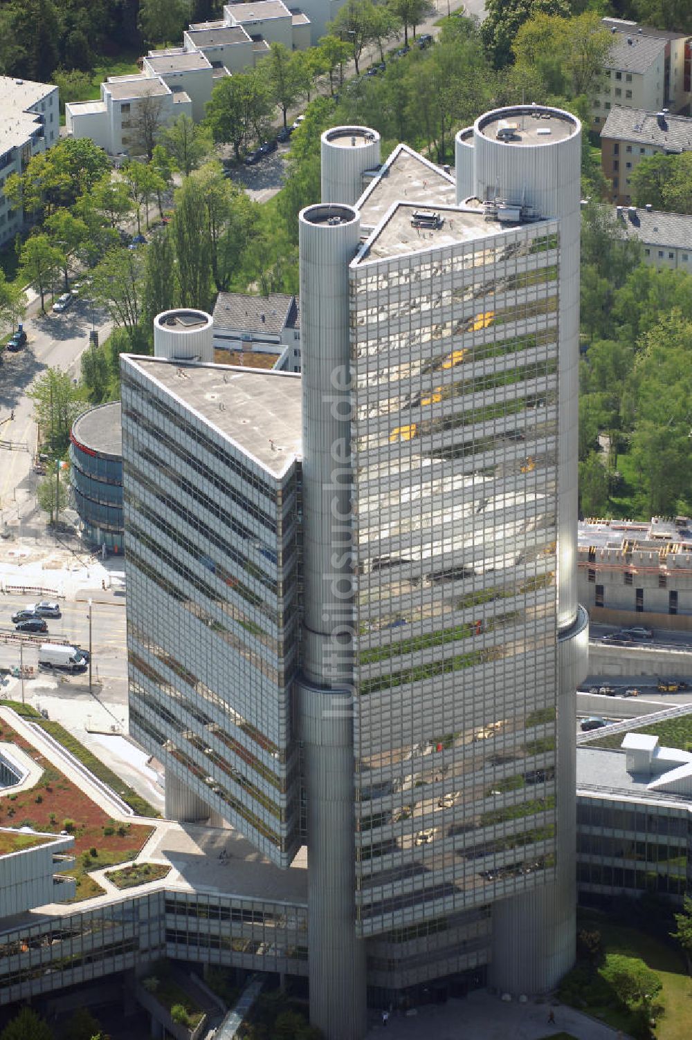 Luftaufnahme MÜNCHEN - Gebäudekomplex der HypoVereinsbank HVB (gehört zu UniCredit) an der Arabellastrasse in München