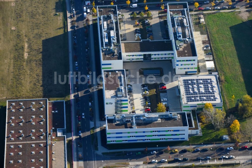 Berlin aus der Vogelperspektive: Gebäudekomplex des ifp Institut für Produktqualität GmbH in Berlin