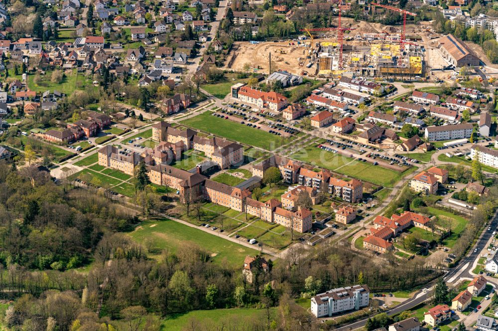 Achern von oben - Gebäudekomplex der Illenau heute mit Stadtverwaltung, Museen und Behörden in Achern im Bundesland Baden-Württemberg, Deutschland