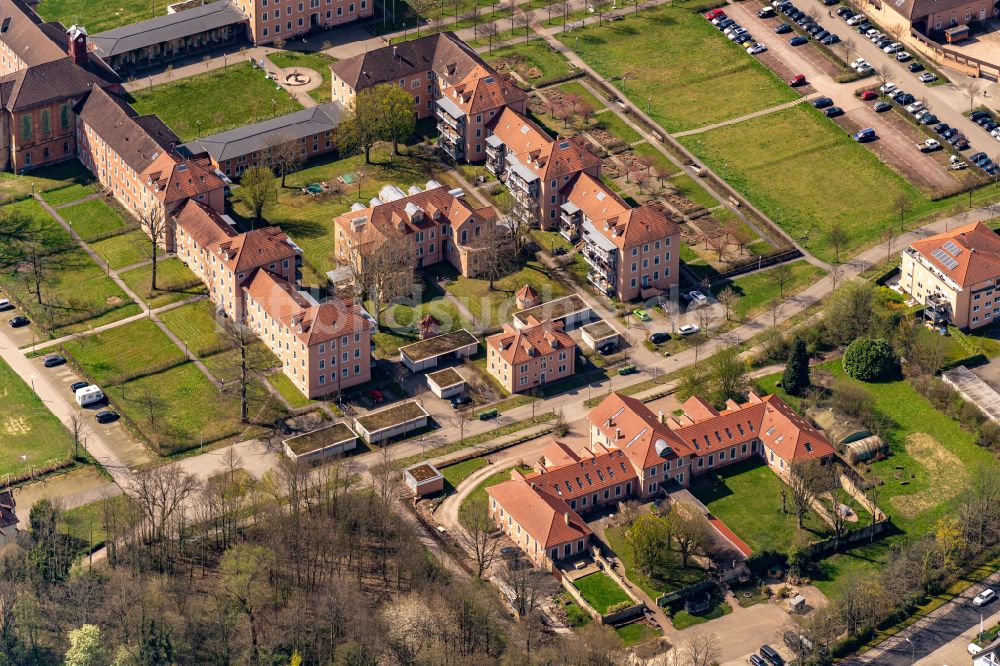 Luftaufnahme Achern - Gebäudekomplex der Illenau heute mit Stadtverwaltung, Museen und Behörden in Achern im Bundesland Baden-Württemberg, Deutschland