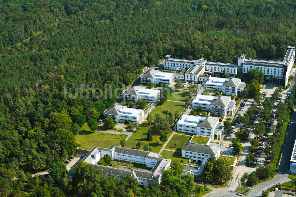 Dresden von oben - Gebäudekomplex des Institut für Arbeit und Gesundheit der Deutschen Gesetzlichen Unfallversicherung (IAG) in Dresden im Bundesland Sachsen, Deutschland