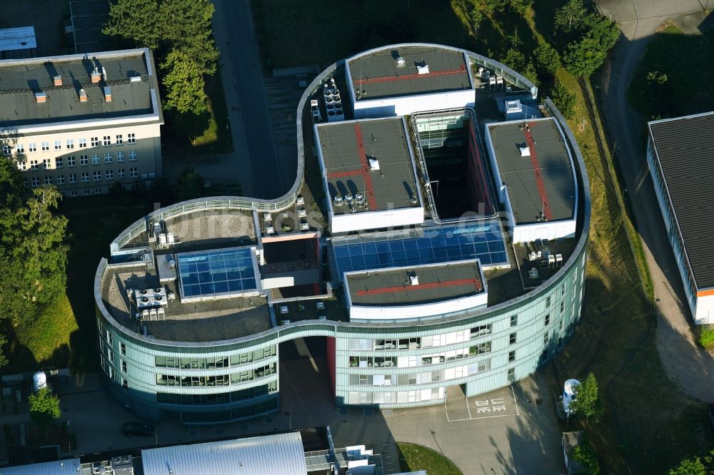 Rostock von oben - Gebäudekomplex des Institut Biomedizinisches Forschungszentrum in Rostock im Bundesland Mecklenburg-Vorpommern, Deutschland