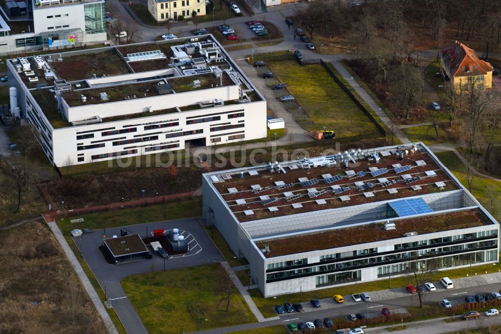 Halle (Saale) aus der Vogelperspektive: Gebäudekomplex des Institut Fraunhofer-Center für Silizium-Photovoltaik CSP in der Otto-Eißfeldt-Straße in Halle (Saale) im Bundesland Sachsen-Anhalt, Deutschland