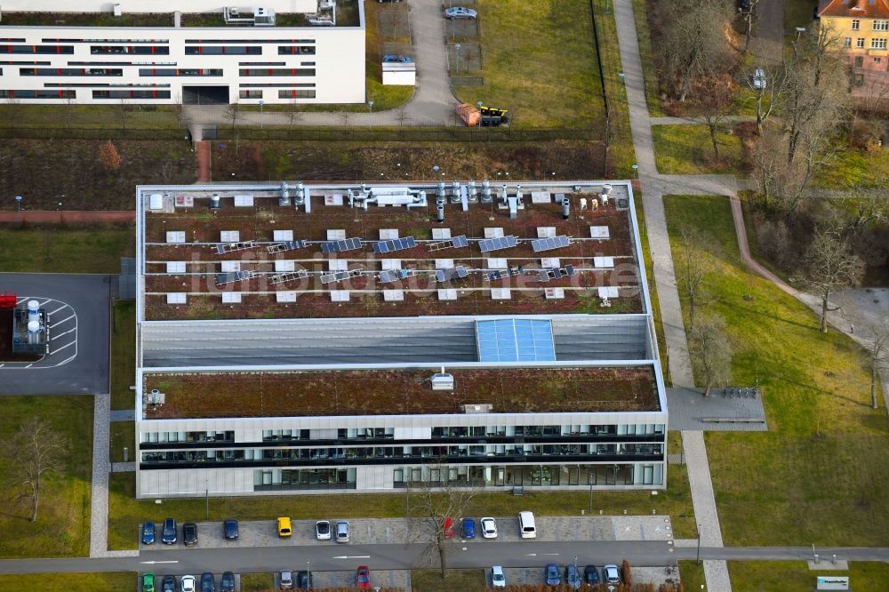 Luftbild Halle (Saale) - Gebäudekomplex des Institut Fraunhofer-Center für Silizium-Photovoltaik CSP in der Otto-Eißfeldt-Straße in Halle (Saale) im Bundesland Sachsen-Anhalt, Deutschland