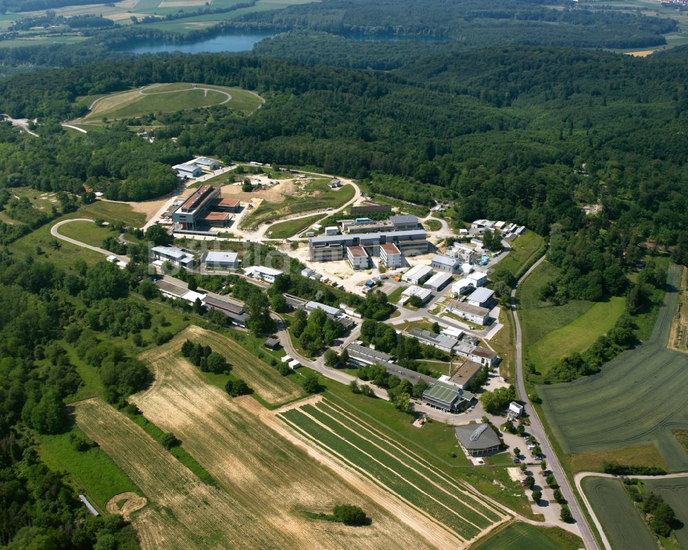 Pfinztal aus der Vogelperspektive: Gebäudekomplex des Institut Fraunhofer-Institut für Chemische Technologie ICT in Pfinztal im Bundesland Baden-Württemberg, Deutschland