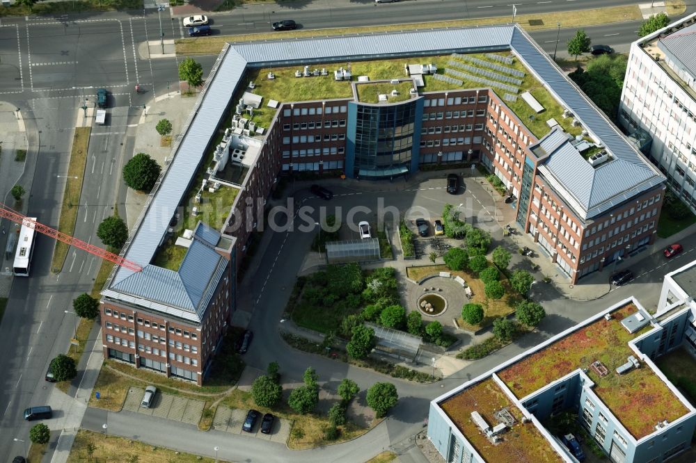 Luftaufnahme Berlin - Gebäudekomplex des Institut IFG - Institute for Scientific Instruments GmbH an der Rudower Chaussee im Ortsteil Johannesthal in Berlin, Deutschland