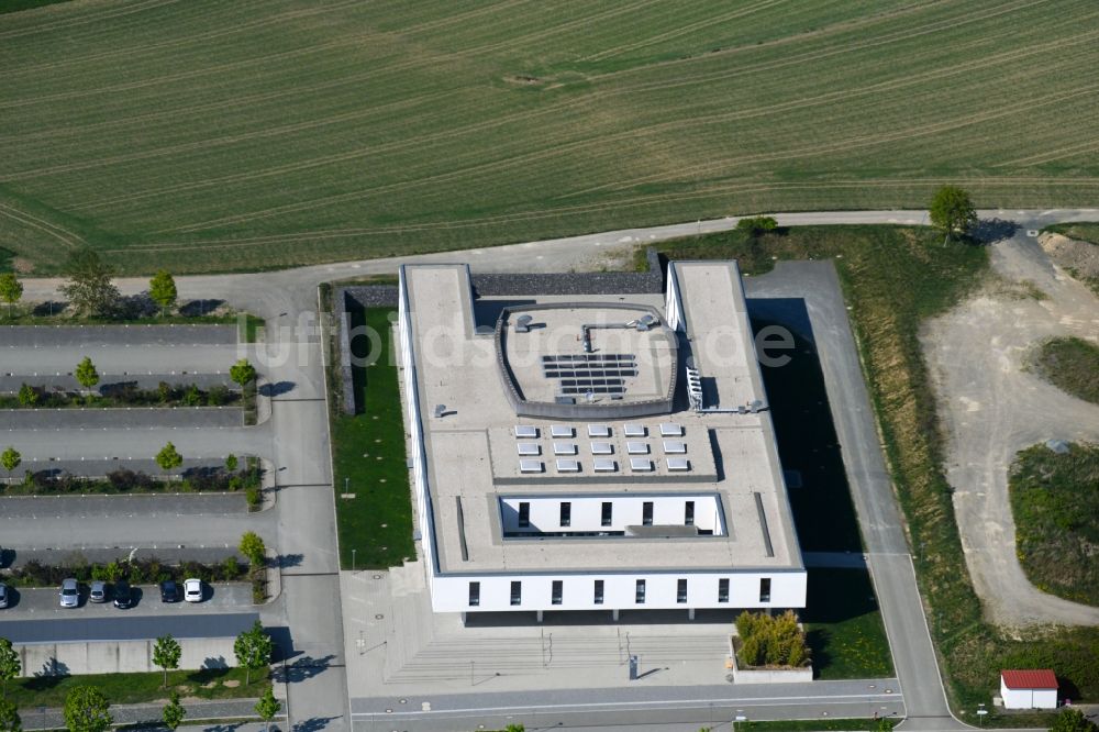 Hof aus der Vogelperspektive: Gebäudekomplex des Institut Institut für Informationssysteme der Hochschule Hof (iisys) am Alfons-Goppel-Platz in Hof im Bundesland Bayern, Deutschland