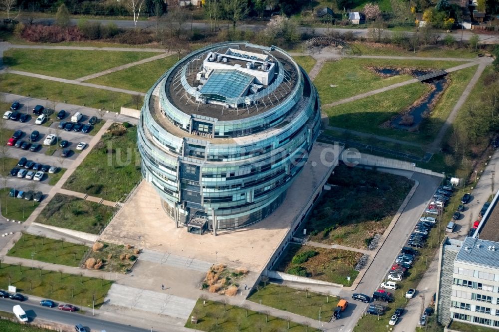 Hannover von oben - Gebäudekomplex des Institut International Neuroscience Institute (INI) an der Rudolf-Pichlmayr-Straße im Ortsteil Buchholz-Kleefeld in Hannover im Bundesland Niedersachsen, Deutschland