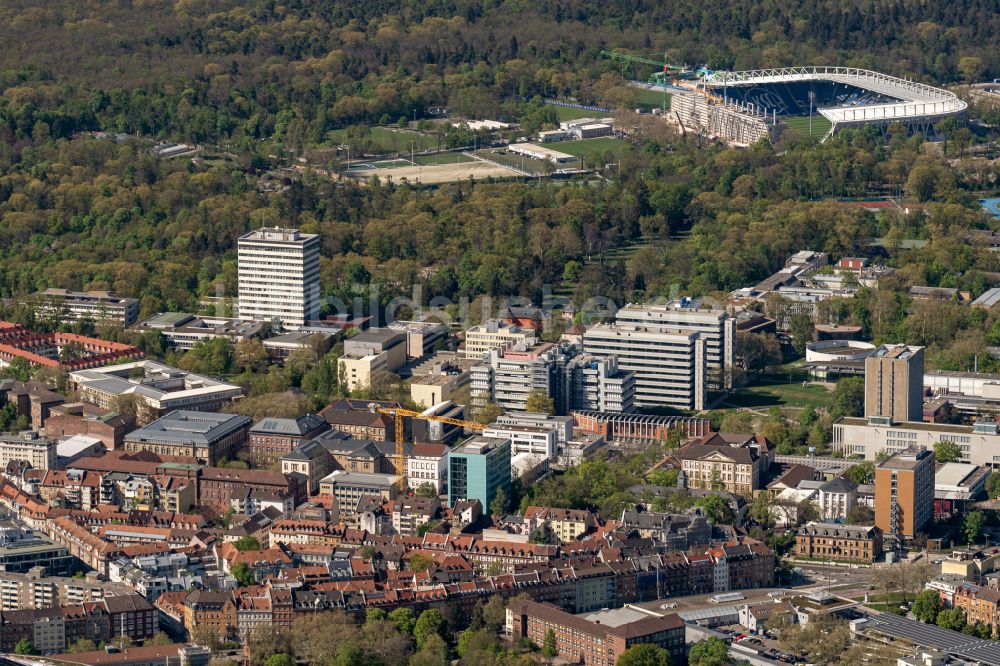 Karlsruhe aus der Vogelperspektive: Gebäudekomplex des Institut Karlsruher Institut für Technologie in Karlsruhe im Bundesland Baden-Württemberg, Deutschland