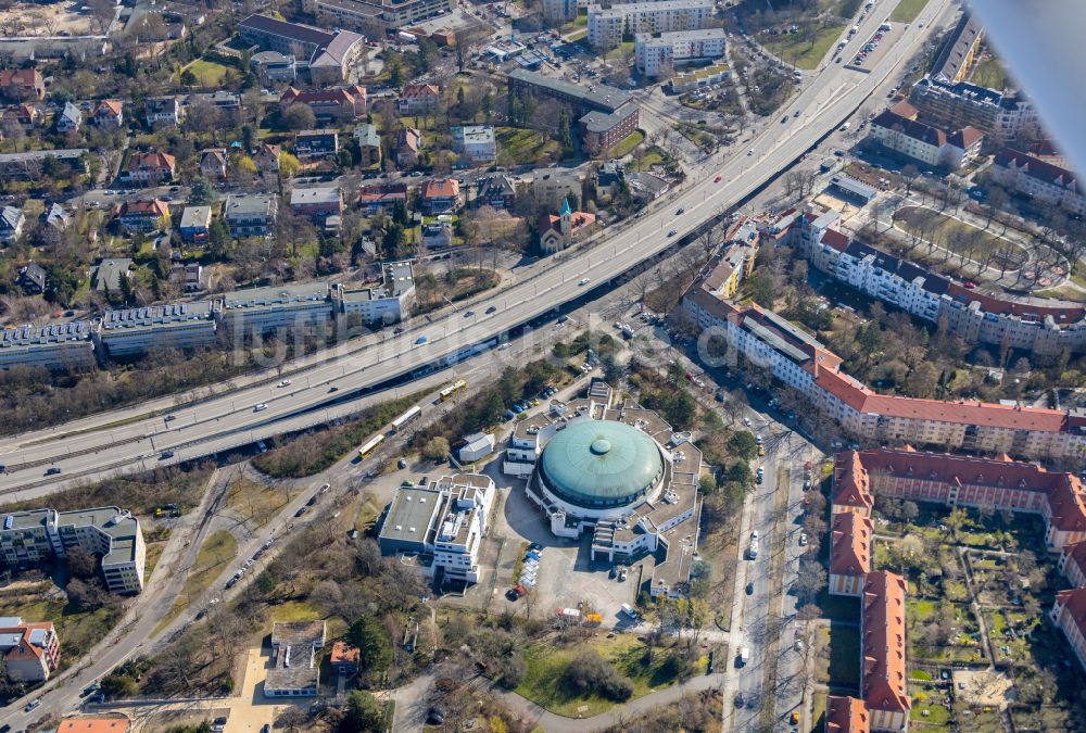 Berlin von oben - Gebäudekomplex des Institut Landesamt für Mess- und Eichwesen Berlin-Brandenburg Außenstelle am alten Ringteilchen- Beschleuniger an der Lentzeallee in Berlin