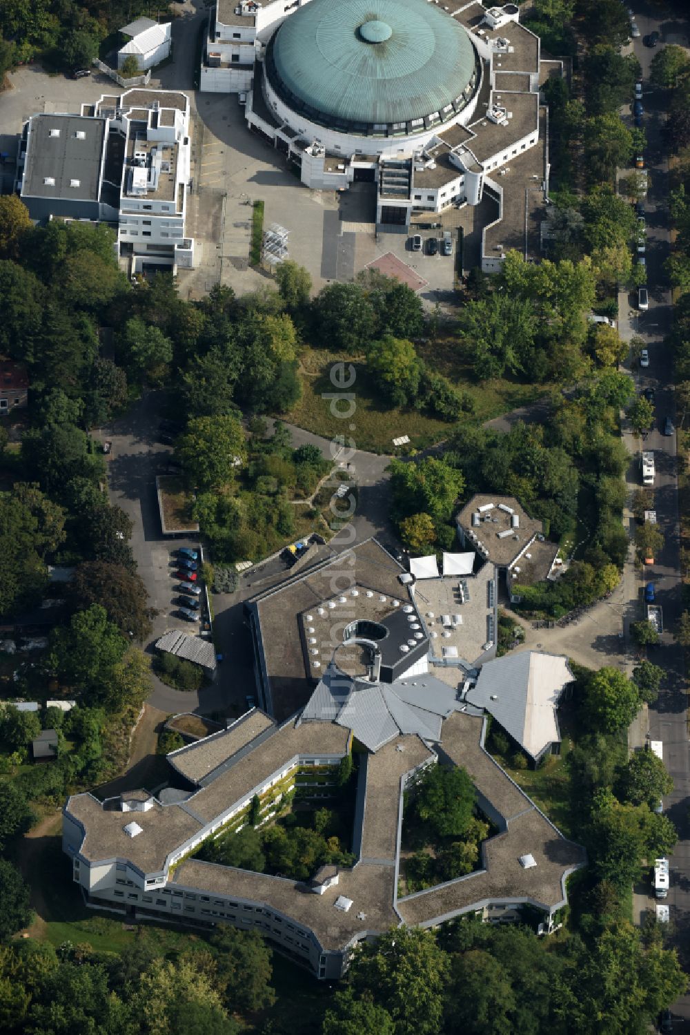 Berlin aus der Vogelperspektive: Gebäudekomplex des Institut Max-Planck-Institut für Bildungsforschung in Berlin