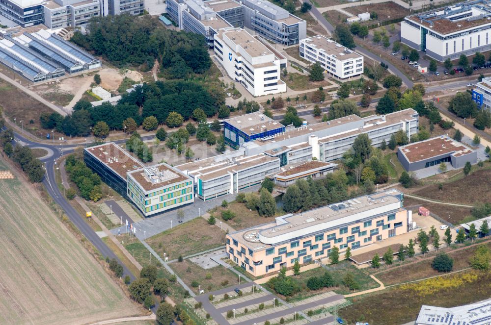 Luftaufnahme Potsdam - Gebäudekomplex des Institut Max-Planck-Institut - Fraunhofer in Potsdam im Bundesland Brandenburg, Deutschland