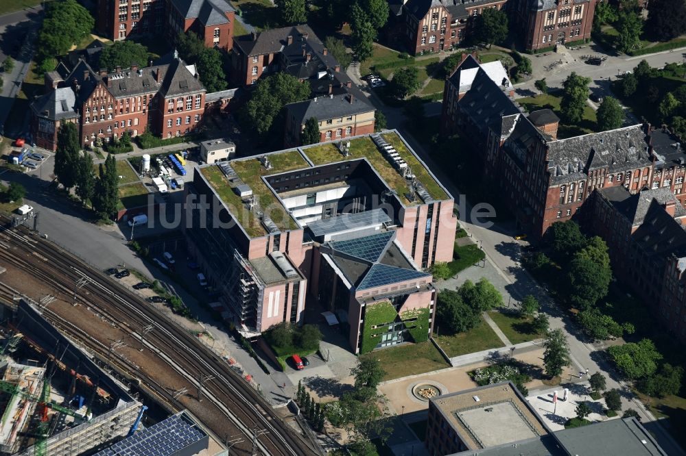 Berlin von oben - Gebäudekomplex des Institut Max-Planck-Institut für Infektionsbiologie und Deutsches Rheuma-Forschungszentrum (DRFZ) am Virchowweg in Berlin