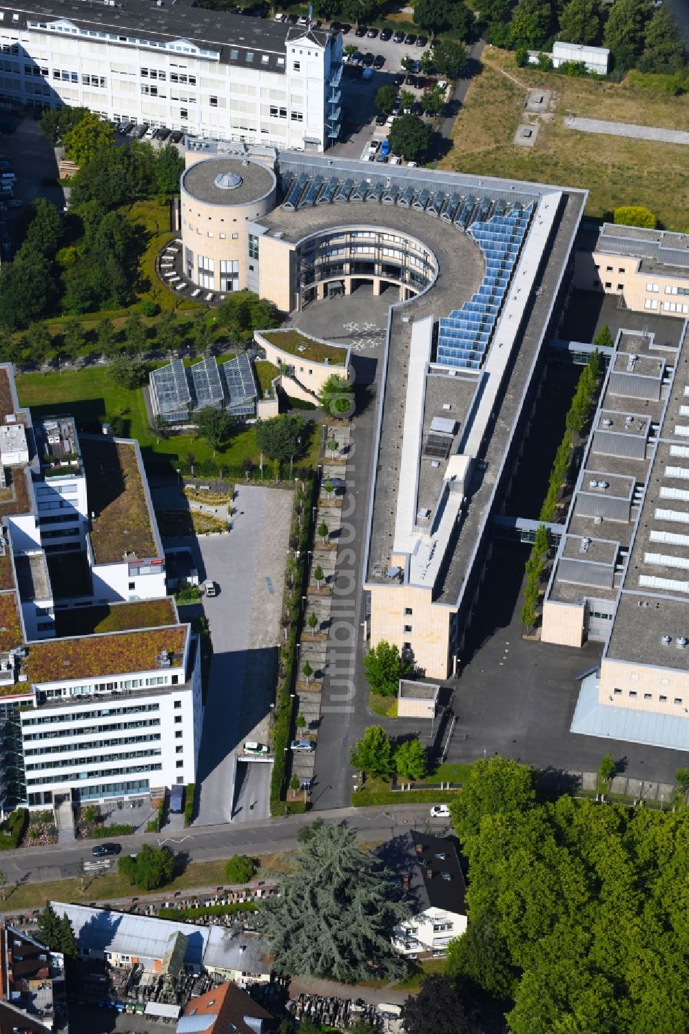 Karlsruhe aus der Vogelperspektive: Gebäudekomplex des Institut Max Rubner-Institut in Karlsruhe im Bundesland Baden-Württemberg, Deutschland