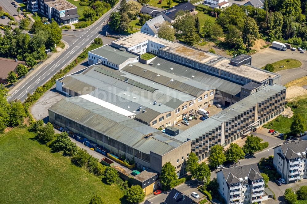 Luftbild Kierspe - Gebäudekomplex des Institut der Nestor Bildungsinstitut GmbH an der Friedrich-Ebert-Straße in Kierspe im Bundesland Nordrhein-Westfalen, Deutschland