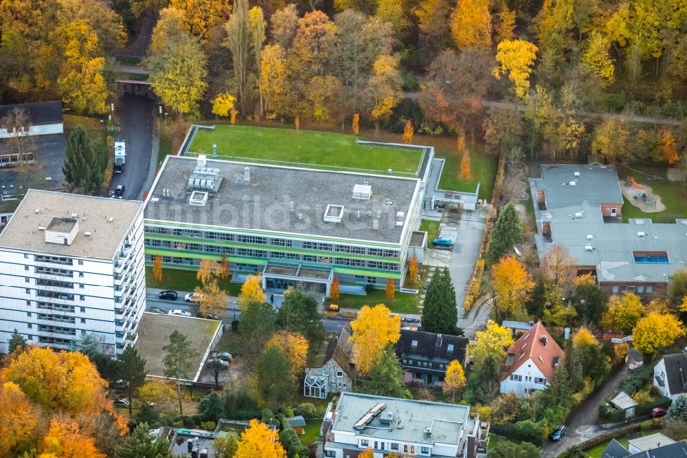 Essen von oben - Gebäudekomplex des Institut Westdeutsches Protonentherapiezentrum Essen (WPE) im Ortsteil Holsterhausen in Essen im Bundesland Nordrhein-Westfalen, Deutschland