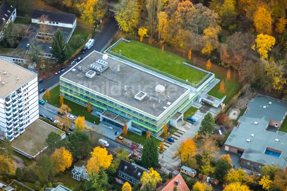 Essen aus der Vogelperspektive: Gebäudekomplex des Institut Westdeutsches Protonentherapiezentrum Essen (WPE) im Ortsteil Holsterhausen in Essen im Bundesland Nordrhein-Westfalen, Deutschland