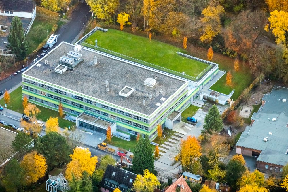 Luftaufnahme Essen - Gebäudekomplex des Institut Westdeutsches Protonentherapiezentrum Essen (WPE) im Ortsteil Holsterhausen in Essen im Bundesland Nordrhein-Westfalen, Deutschland