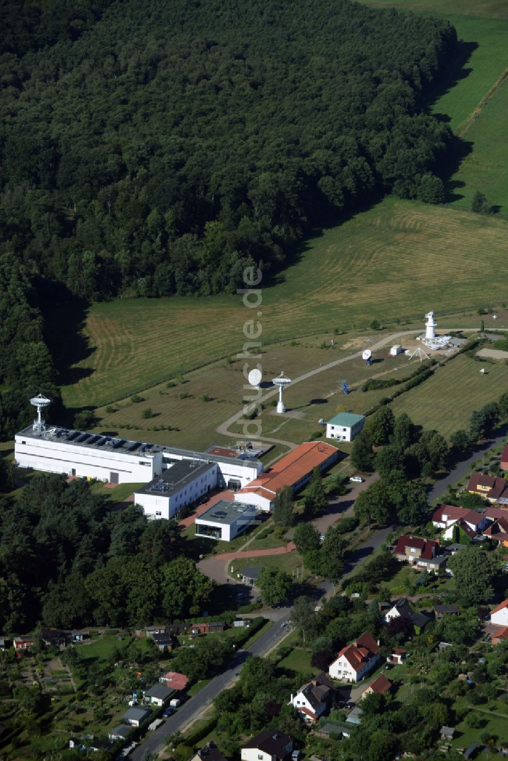 Luftaufnahme Lindenberg - Gebäudekomplex des Instituts Deutsches Zentrum für Luft- und Raumfahrt (DLR) in Lindenberg im Bundesland Mecklenburg-Vorpommern