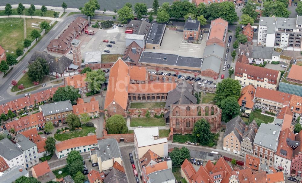 Stralsund aus der Vogelperspektive: Gebäudekomplex des Johannisklosters in Stralsund im Bundesland Mecklenburg-Vorpommern, Deutschland