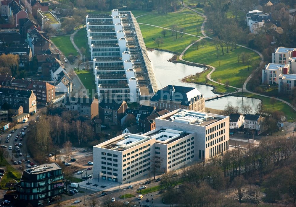 Gelsenkirchen von oben - Gebäudekomplex des Justizzentrums in Gelsenkirchen im Bundesland Nordrhein-Westfalen