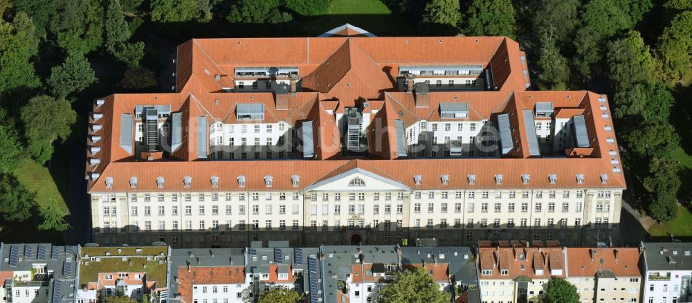 Berlin von oben - Gebäudekomplex des Kammergericht an der Elßholzstraße - Gericht im Ortsteil Tempelhof-Schöneberg in Berlin, Deutschland