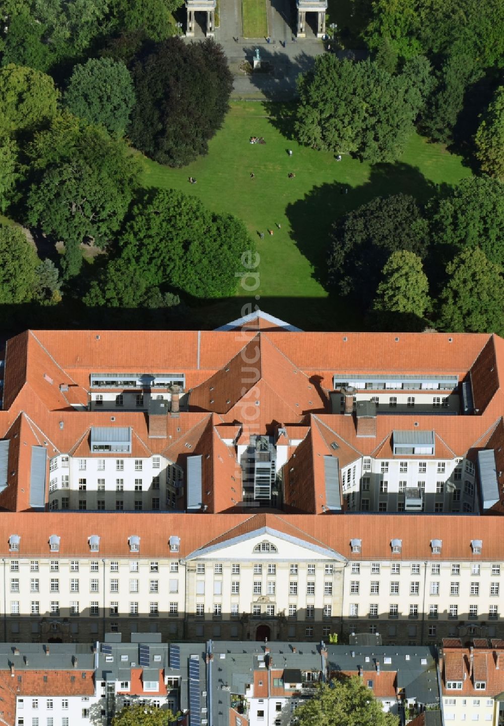 Berlin aus der Vogelperspektive: Gebäudekomplex des Kammergericht an der Elßholzstraße - Gericht im Ortsteil Tempelhof-Schöneberg in Berlin, Deutschland