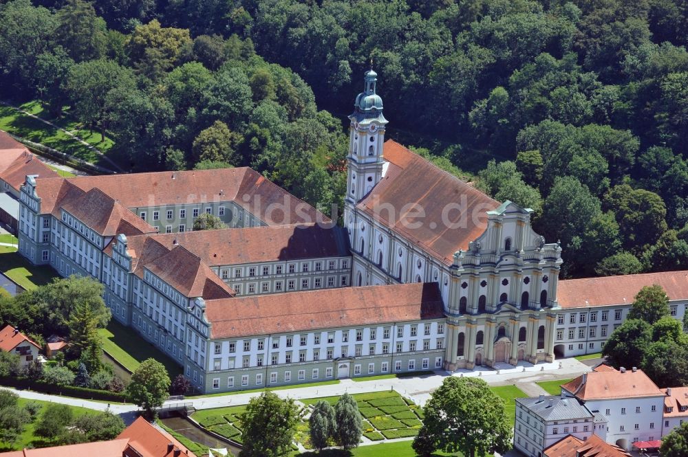 Fürstenfeldbruck aus der Vogelperspektive: Gebäudekomplex von Kloster Fürstenfeld bei Fürstenfeldbruck im Bundesland Bayern, Deutschland