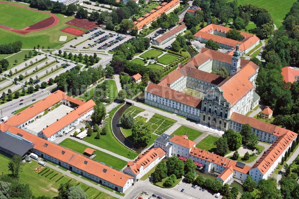 Luftaufnahme Fürstenfeldbruck - Gebäudekomplex von Kloster Fürstenfeld bei Fürstenfeldbruck im Bundesland Bayern, Deutschland