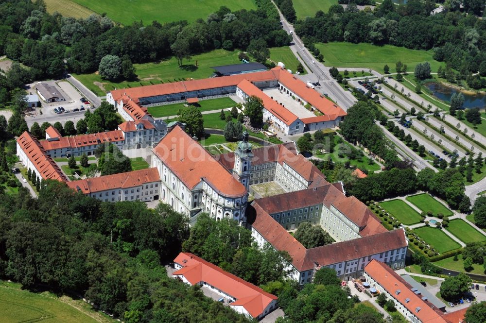 Fürstenfeldbruck aus der Vogelperspektive: Gebäudekomplex von Kloster Fürstenfeld bei Fürstenfeldbruck im Bundesland Bayern, Deutschland