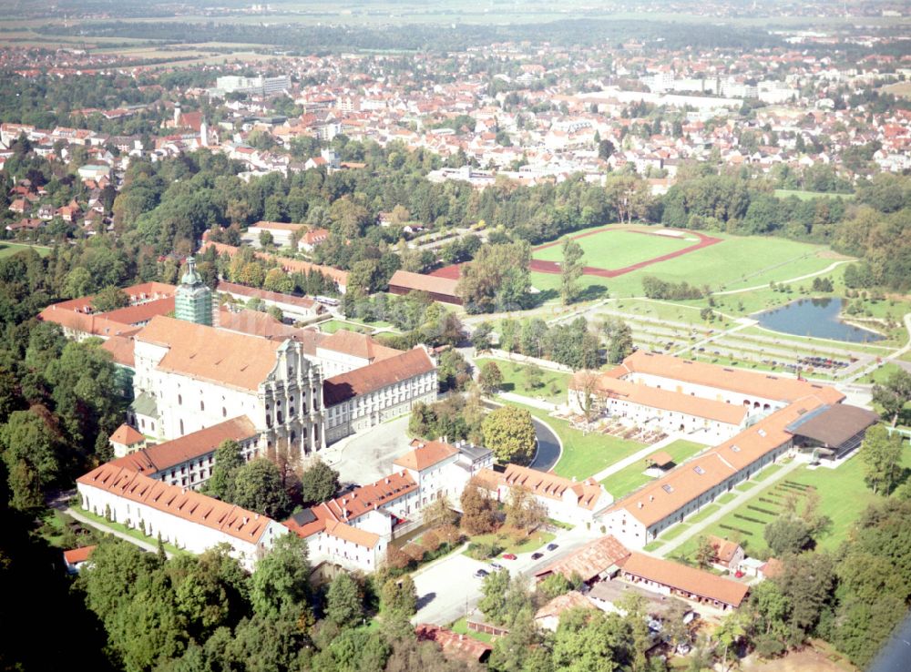 Luftbild Fürstenfeldbruck - Gebäudekomplex von Kloster und Veranstaltungsforum Fürstenfeld bei Fürstenfeldbruck im Bundesland Bayern, Deutschland