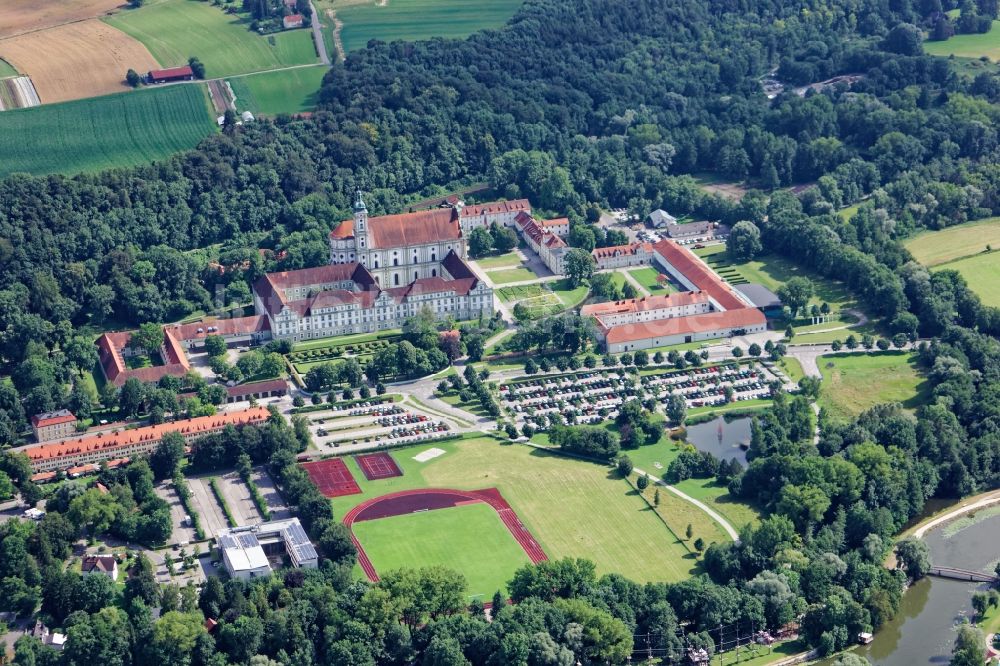 Luftaufnahme Fürstenfeldbruck - Gebäudekomplex von Kloster und Veranstaltungsforum Fürstenfeld bei Fürstenfeldbruck im Bundesland Bayern, Deutschland