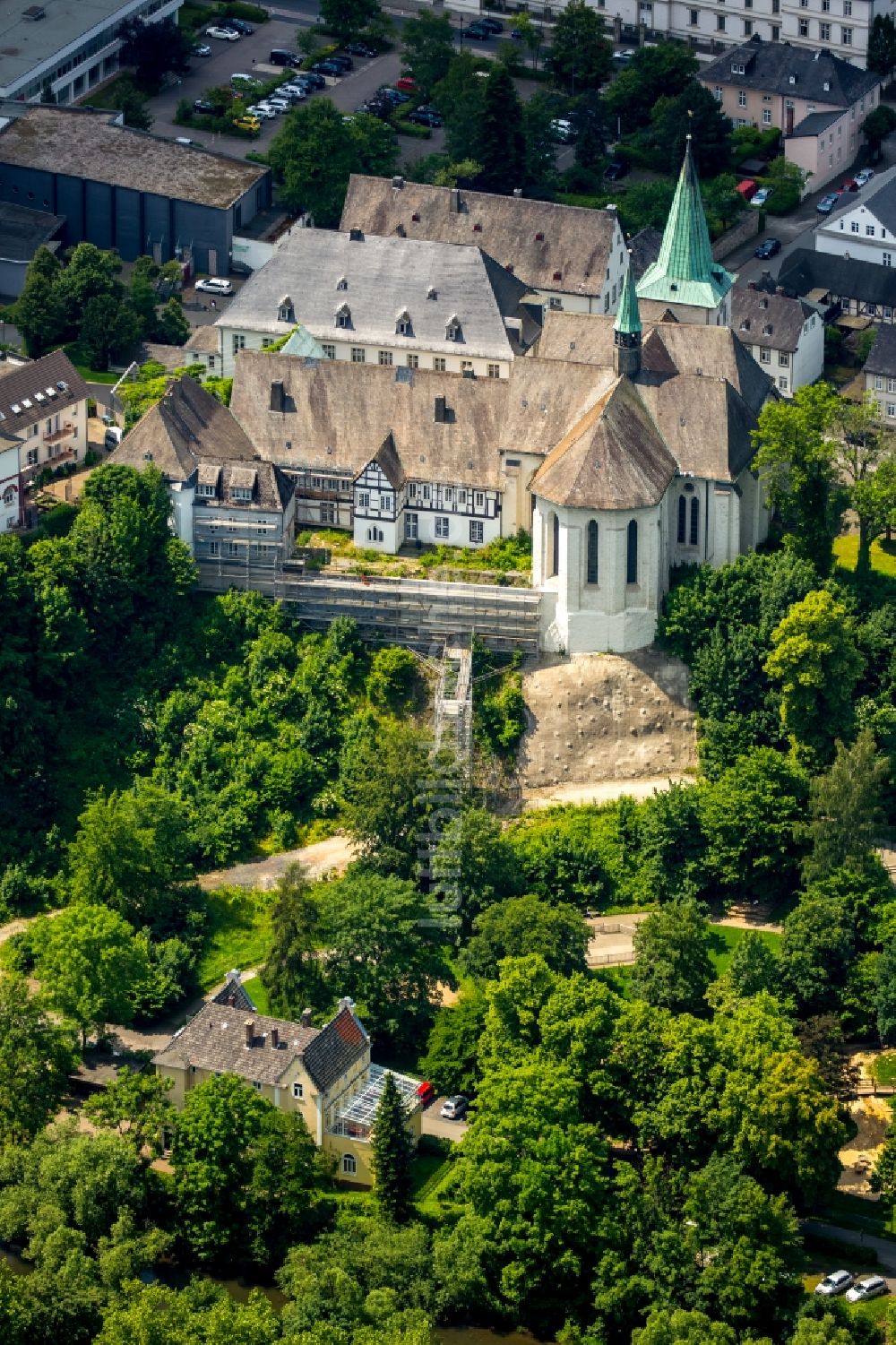 Arnsberg von oben - Gebäudekomplex des Klosters in Arnsberg im Bundesland Nordrhein-Westfalen