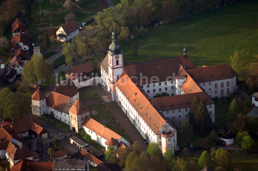 Luftaufnahme Auerbach in der Oberpfalz - Gebäudekomplex des Klosters in Auerbach in der Oberpfalz im Bundesland Bayern, Deutschland