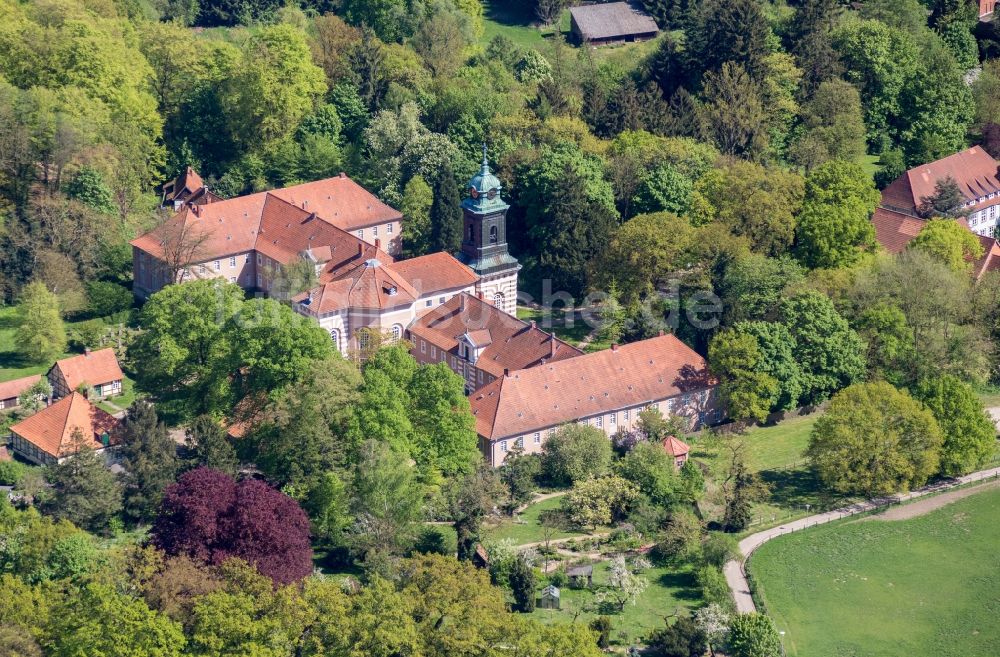 Bad Bevensen aus der Vogelperspektive: Gebäudekomplex des Klosters in Bad Bevensen im Bundesland Niedersachsen, Deutschland