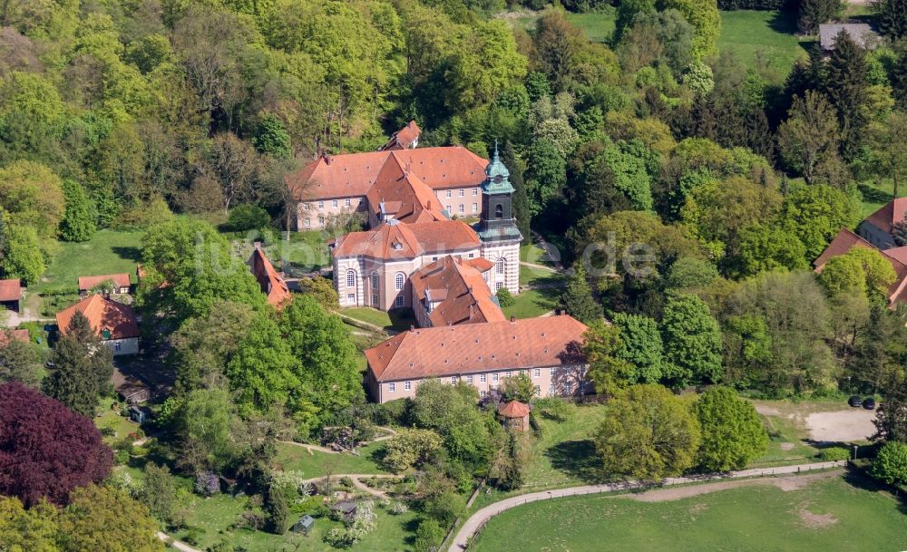 Luftaufnahme Bad Bevensen - Gebäudekomplex des Klosters in Bad Bevensen im Bundesland Niedersachsen, Deutschland