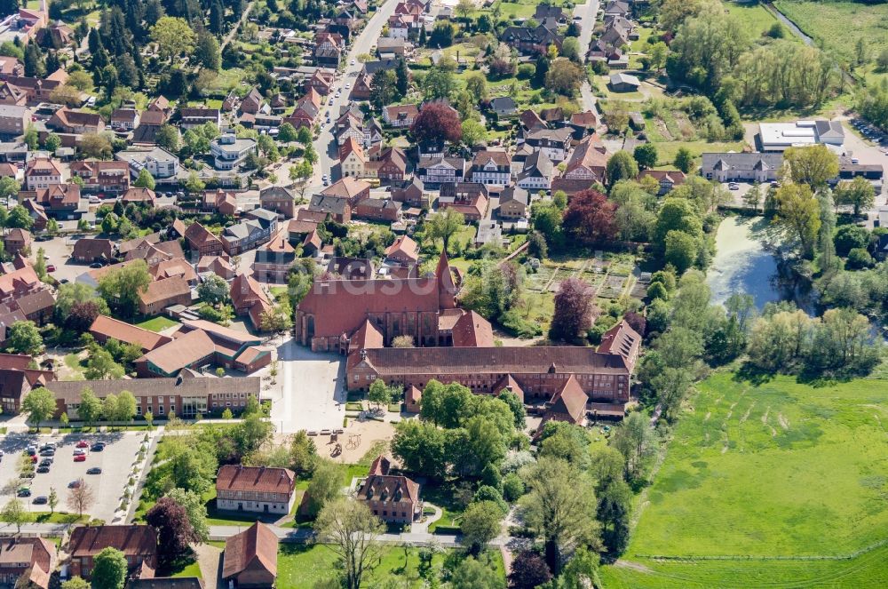 Luftaufnahme Ebstorf - Gebäudekomplex des Klosters in Ebstorf im Bundesland Niedersachsen, Deutschland